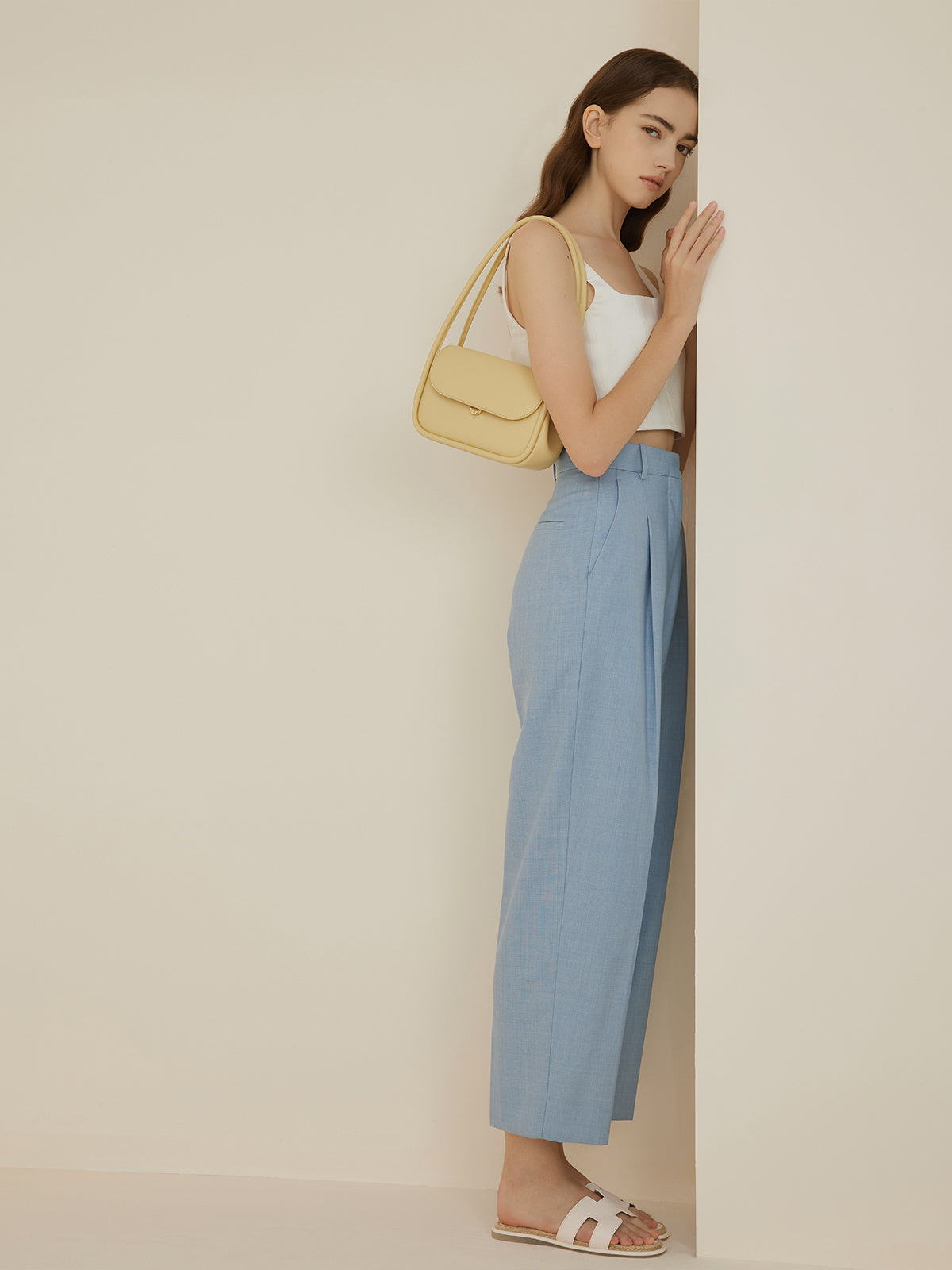 One Shoulder Hand In Hand Niche Design Staff Underarm
