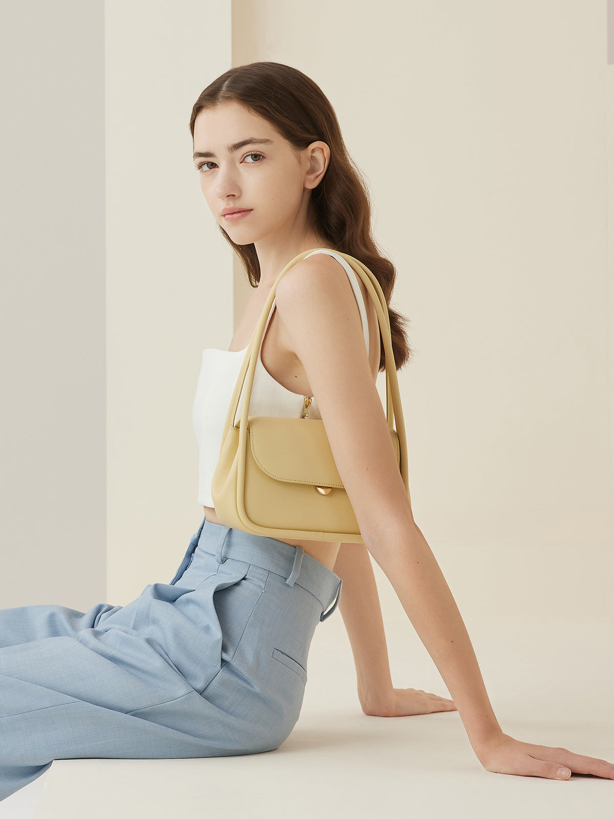 One Shoulder Hand In Hand Niche Design Staff Underarm