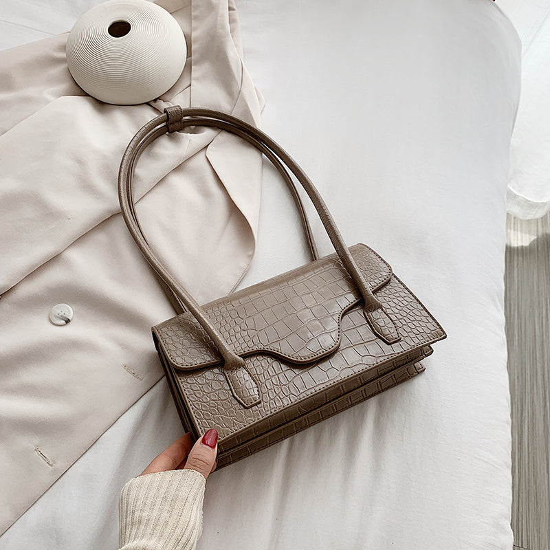 Autumn new texture women's single shoulder underarm bag new fashion net red versatile ins handbag